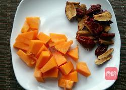 木瓜红枣炖鲜奶的做法图解3