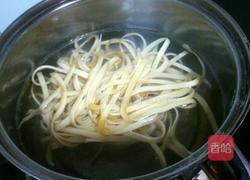 凉拌豆腐皮韭菜的做法图解3