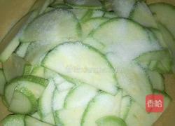 椒香西葫芦的做法图解2