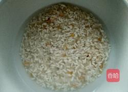 枸杞黑豆粥的做法图解2