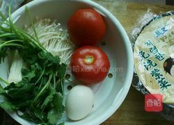 西红柿酸辣汤的做法图解1