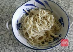 黄瓜拌金针菇的做法图解2