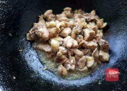 红烧鸡块烧土豆的做法图解3