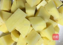 红烧土豆块的做法图解2