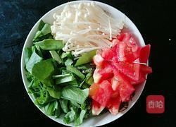 番茄金针菇蛋花疙瘩汤的做法图解2
