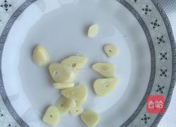 腊肉卷心菜的做法图解1