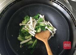 鲜菇炒白菜心的做法图解6