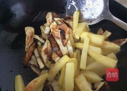 家常土豆炖茄子的做法图解7