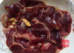 尖椒爆炒鸡胗的做法图解1