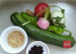 豆豉炒西葫芦的做法图解1