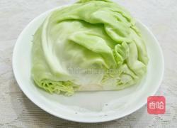 卷心菜炒肉的做法图解1