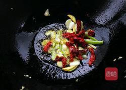 蒜味剁椒炒蛏子的做法图解3