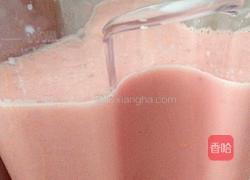 西瓜草莓奶昔的做法图解3