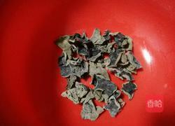 泡椒木耳的做法图解1