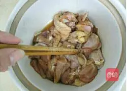 Illustration of how to cook potato braised chicken 4