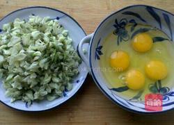 槐花炒鸡蛋的做法图解1