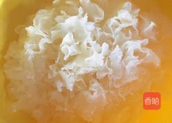 银耳羹的做法图解2