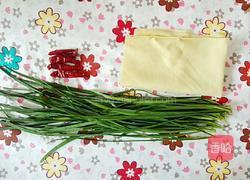 韭菜炒豆腐皮的做法图解1