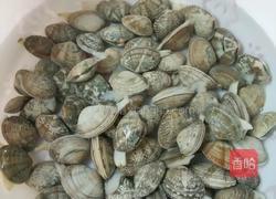 爆炒麻辣花蛤的做法图解1