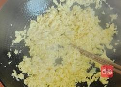 槐花韭菜鸡蛋包子的做法图解5