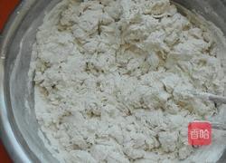 槐花韭菜鸡蛋包子的做法图解8