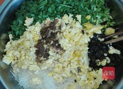 槐花韭菜鸡蛋包子的做法图解12