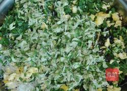 槐花韭菜鸡蛋包子的做法图解13