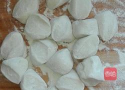 槐花韭菜鸡蛋包子的做法图解17