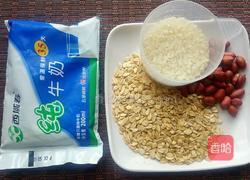 花生牛奶燕麦粥的做法图解1