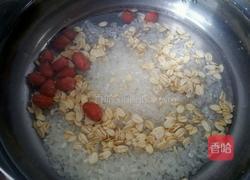 花生牛奶燕麦粥的做法图解2