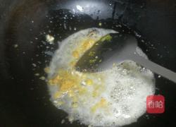 蛋黄焗芦笋虾球的做法图解2