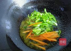 青椒茭白炒肉丝的做法图解3