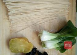 高汤砂锅米线的做法图解1