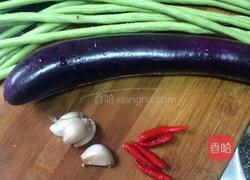 长豆烧茄子的做法图解1