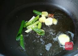 小土豆烧排骨的做法图解2