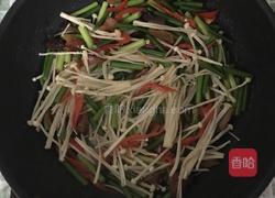 蒜苔金针菇炒肉的做法图解5