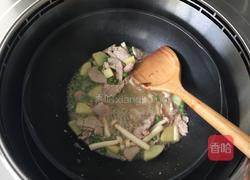 土豆青豆海鲜菇炒里脊肉的做法图解7