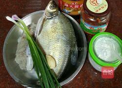 剁椒蒸鱼的做法图解1