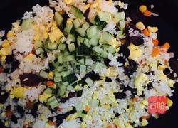 腊味什锦炒饭的做法图解10