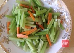 芹菜炒木耳的做法图解1