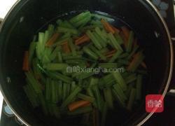 芹菜炒木耳的做法图解4