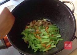 芹菜炒木耳的做法图解8