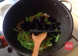 芹菜炒木耳的做法图解9