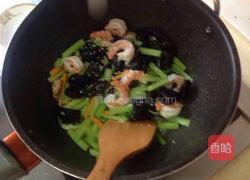 芹菜炒木耳的做法图解11