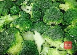 西兰花炒虾球的做法图解1