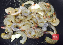 西兰花炒虾球的做法图解6