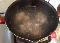 玉米胡萝卜山药排骨汤的做法图解6