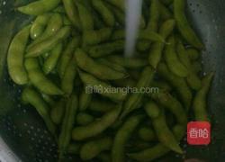 黄豆酱烧鲜毛豆的做法图解1