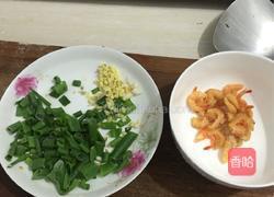 虾仁清汤面的做法图解1