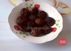 香菇炖鸡汤的做法图解2